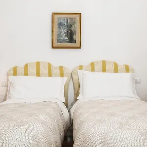 https://villa-gini.it-tuscanyhotel.com